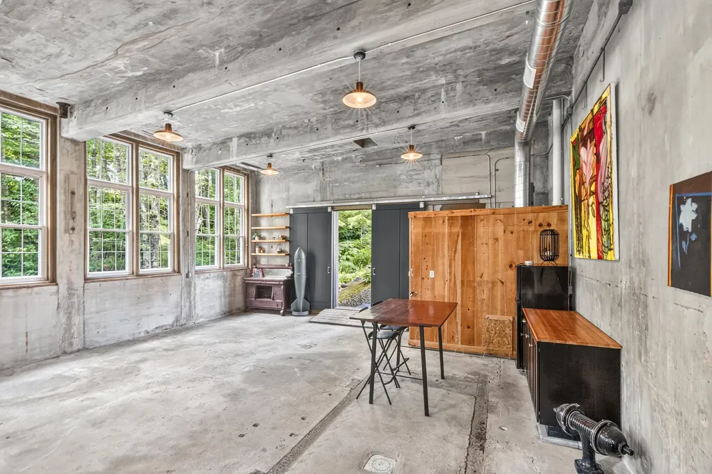 13 Upper Round Pond Road Bristol ME 04539