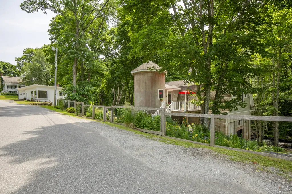 13 Upper Round Pond Road Bristol ME 04539