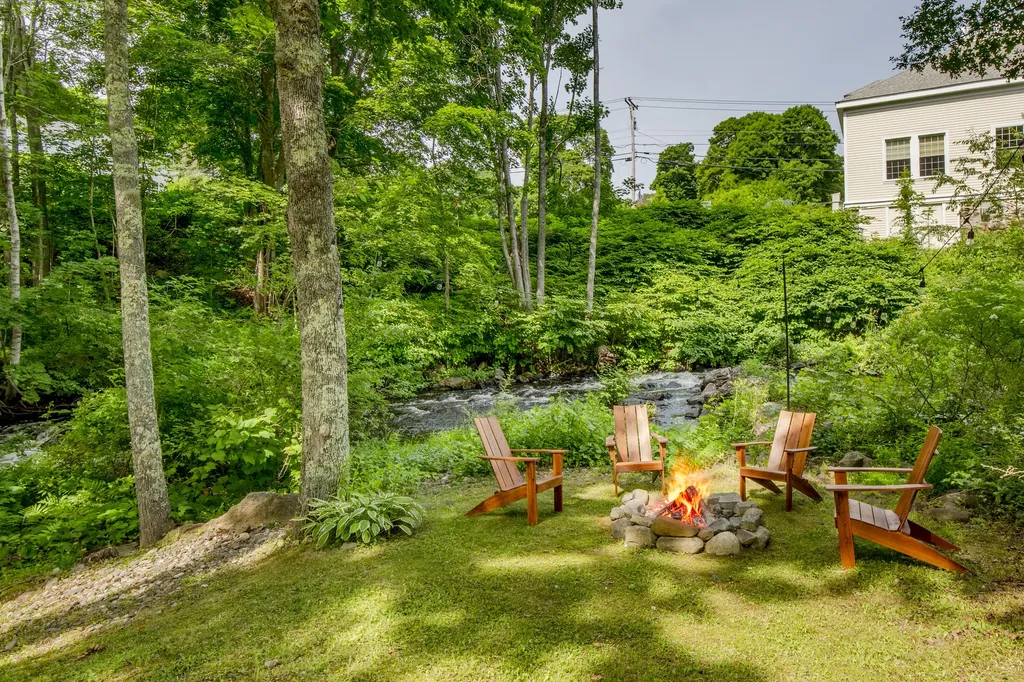 13 Upper Round Pond Road Bristol ME 04539