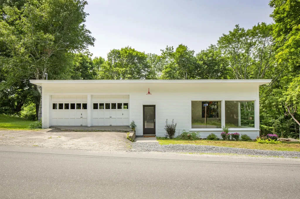 13 Upper Round Pond Road Bristol ME 04539