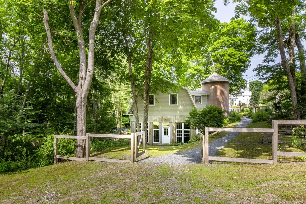 13 Upper Round Pond Road Bristol ME 04539