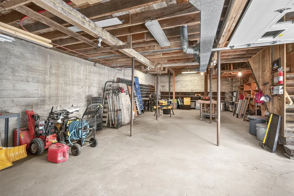 13 Upper Round Pond Road Bristol ME 04539