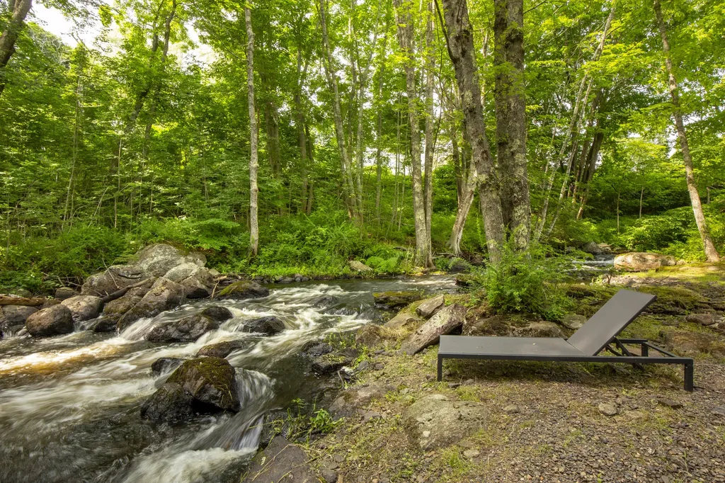 13 Upper Round Pond Road Bristol ME 04539