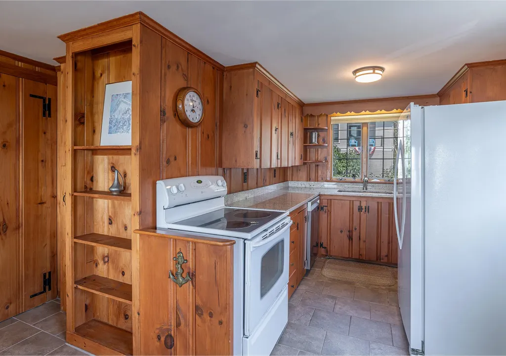 669 Kings Highway Kennebunkport ME 04046