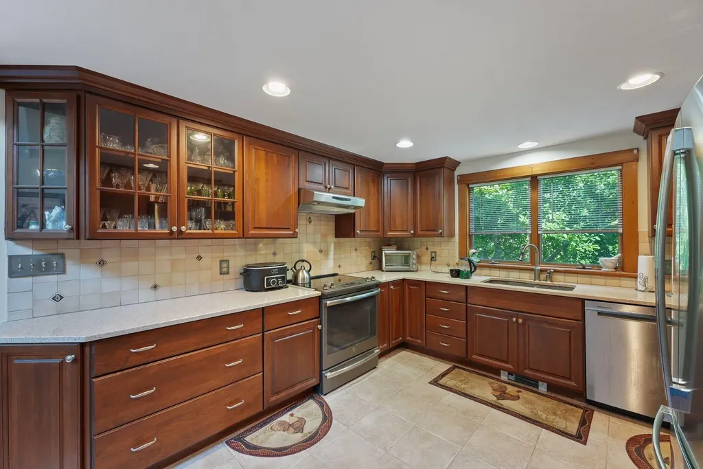 6 Mckenney Lane Kennebunk ME 04043
