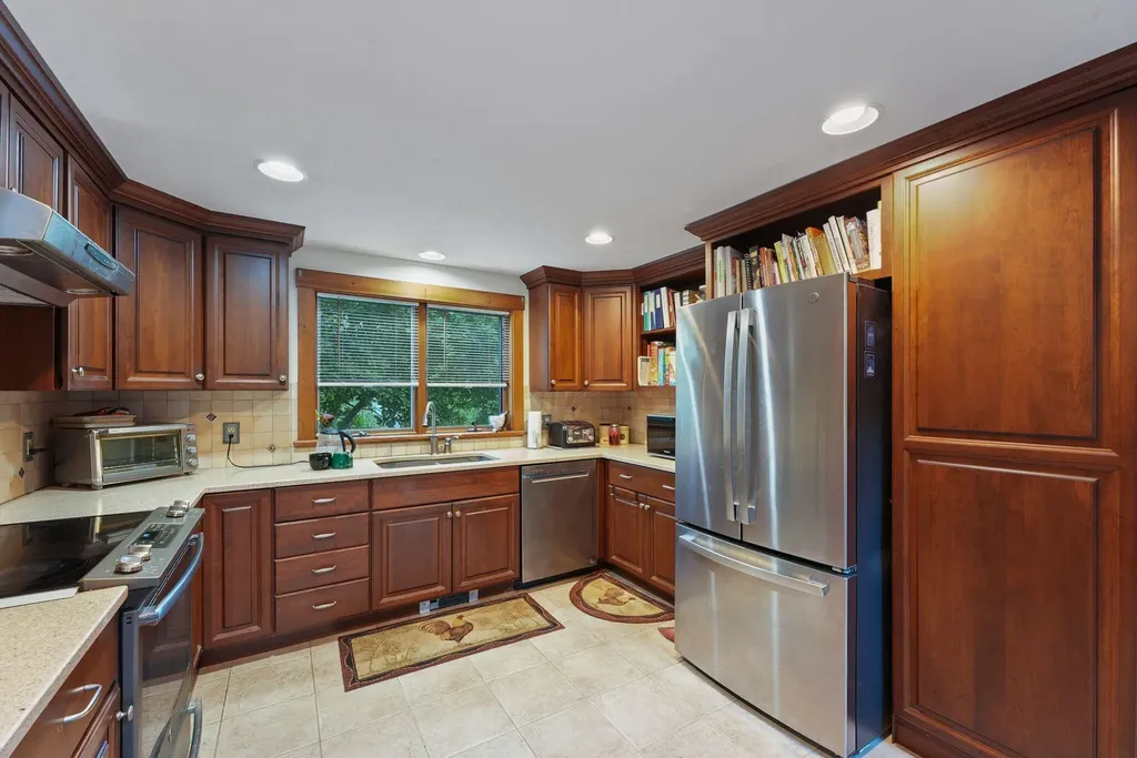 6 Mckenney Lane Kennebunk ME 04043