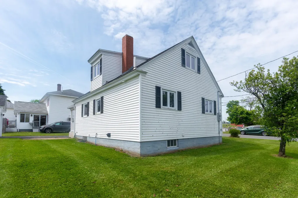 90 19th Avenue Madawaska ME 04756