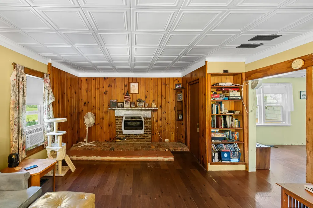 35 Alexander Reed Road Richmond ME 04357