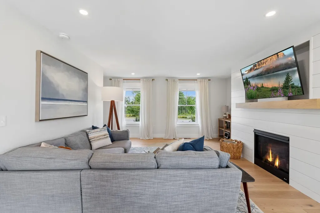23 Bluebird Trail Falmouth ME 04105