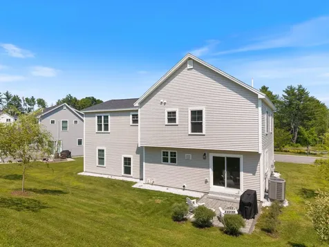 23 Bluebird Trail Falmouth ME 04105