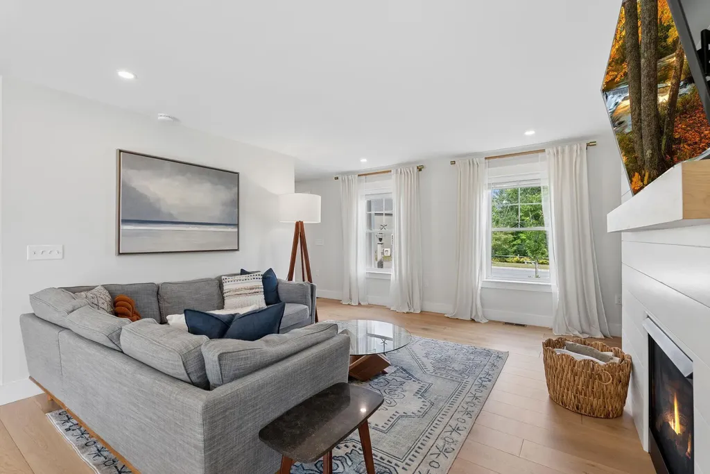 23 Bluebird Trail Falmouth ME 04105