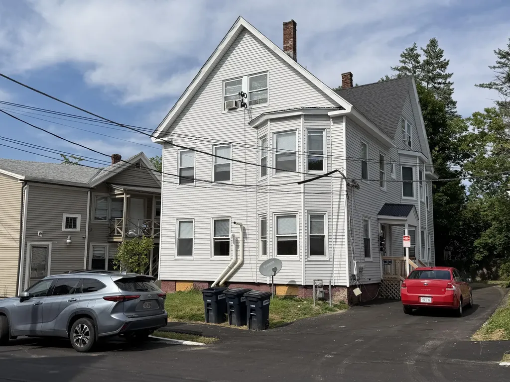 16 Howe Street Lewiston ME 04240