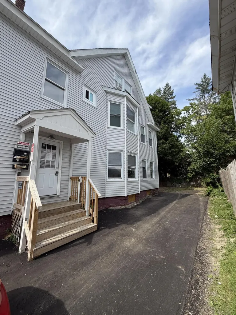 16 Howe Street Lewiston ME 04240