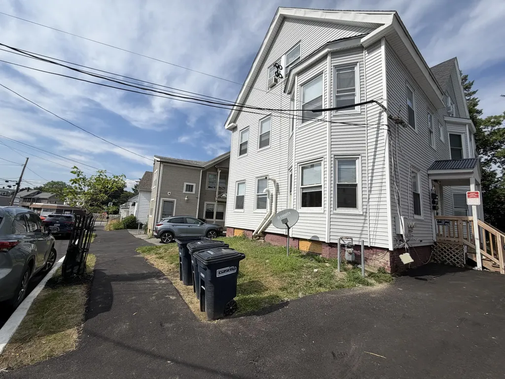16 Howe Street Lewiston ME 04240