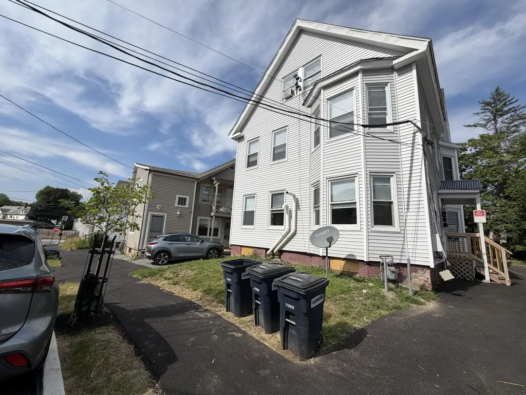 16 Howe Street Lewiston ME 04240
