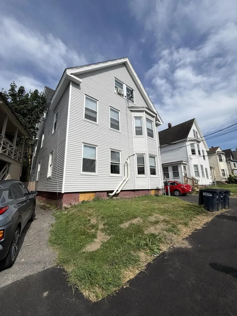 16 Howe Street Lewiston ME 04240