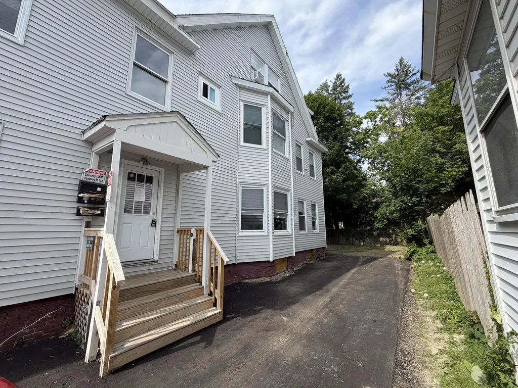 16 Howe Street Lewiston ME 04240