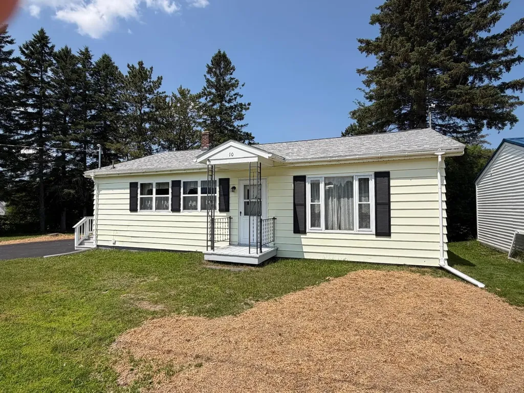 10 Macarthur Avenue Caribou ME 04736