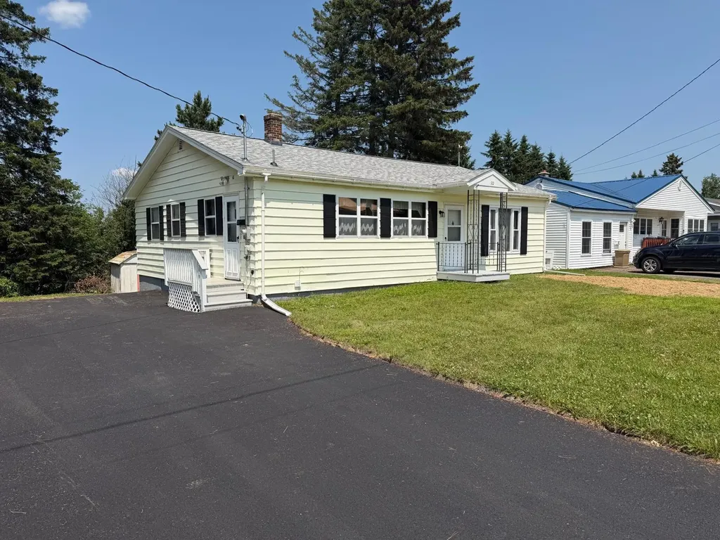 10 Macarthur Avenue Caribou ME 04736