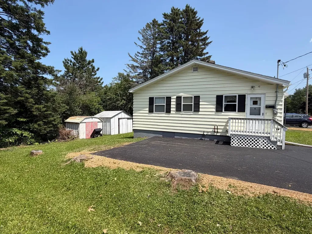10 Macarthur Avenue Caribou ME 04736