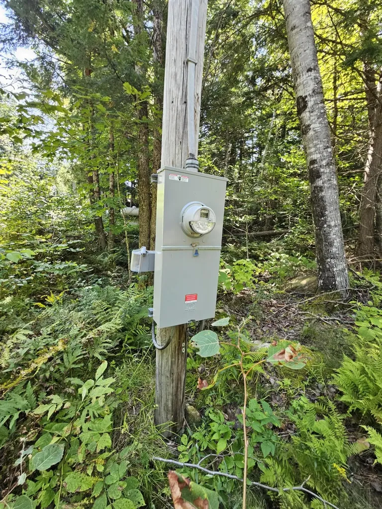 M U10 L6 Loon Cove Lane Strong ME 04983