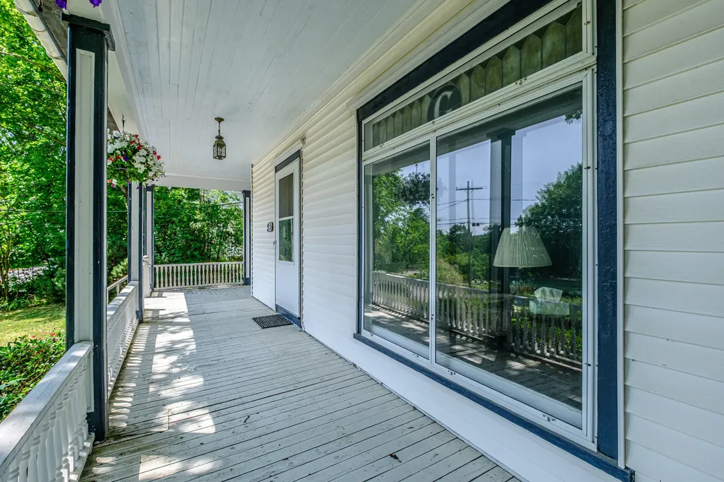 28 Glidden Street Newcastle ME 04553