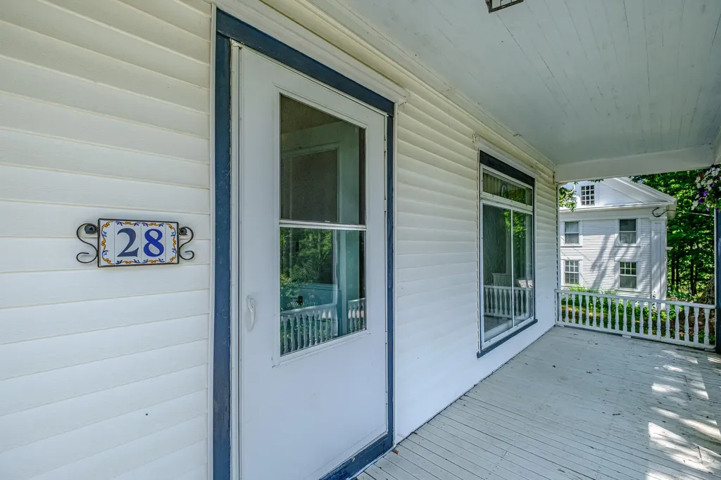 28 Glidden Street Newcastle ME 04553