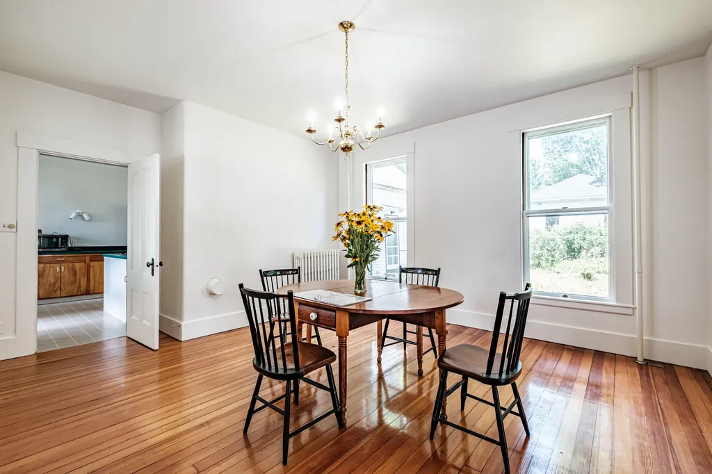 28 Glidden Street Newcastle ME 04553