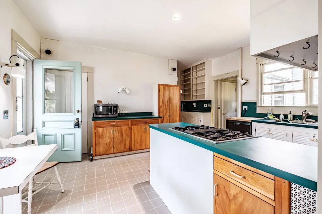 28 Glidden Street Newcastle ME 04553