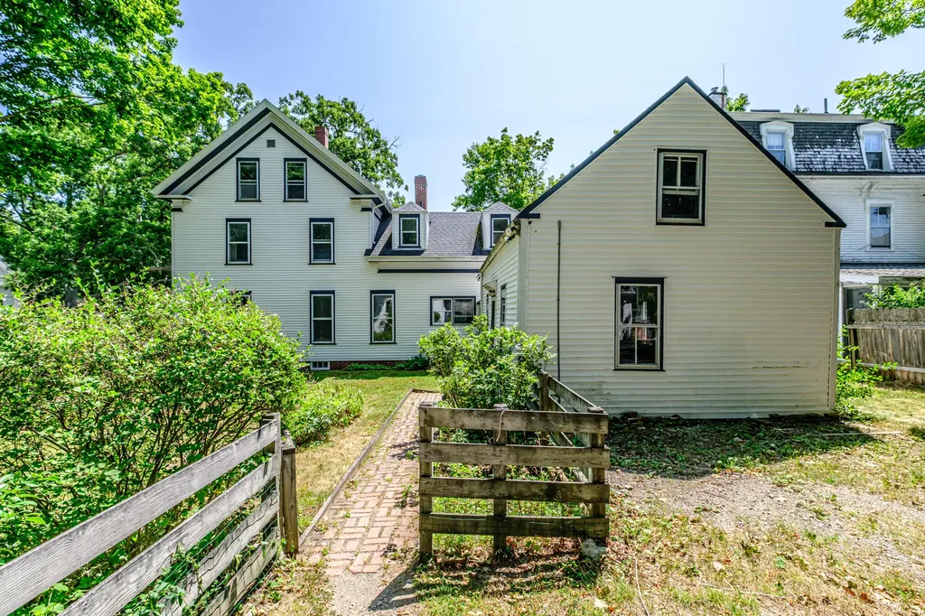 28 Glidden Street Newcastle ME 04553