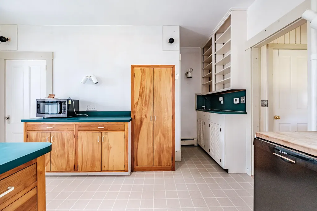 28 Glidden Street Newcastle ME 04553