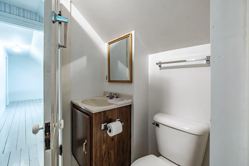 28 Glidden Street Newcastle ME 04553