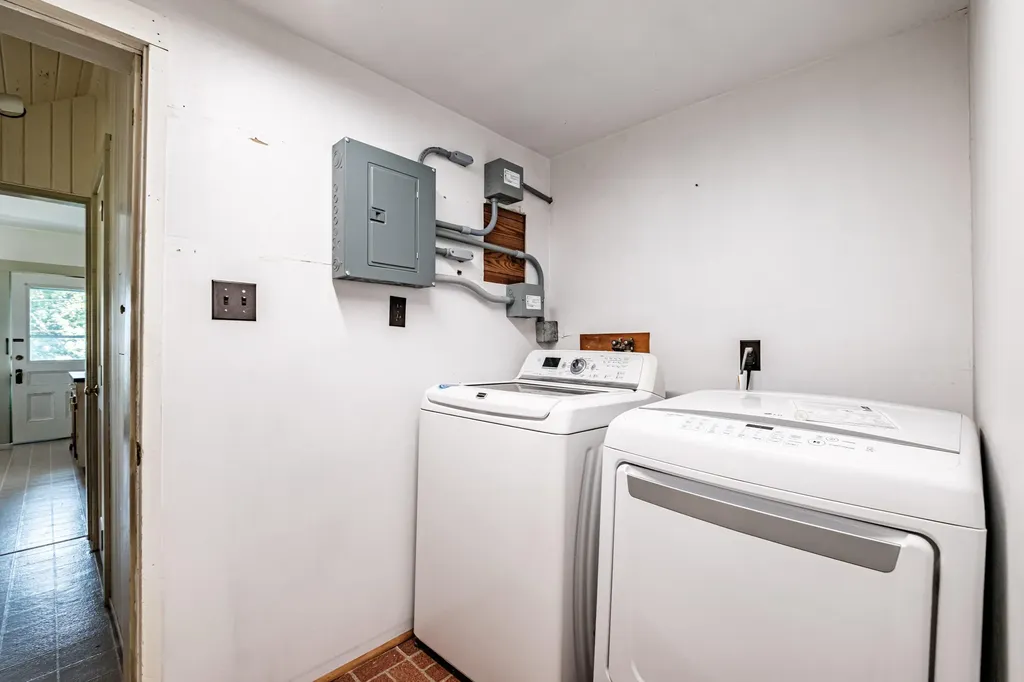 28 Glidden Street Newcastle ME 04553