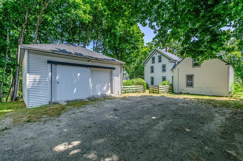 28 Glidden Street Newcastle ME 04553