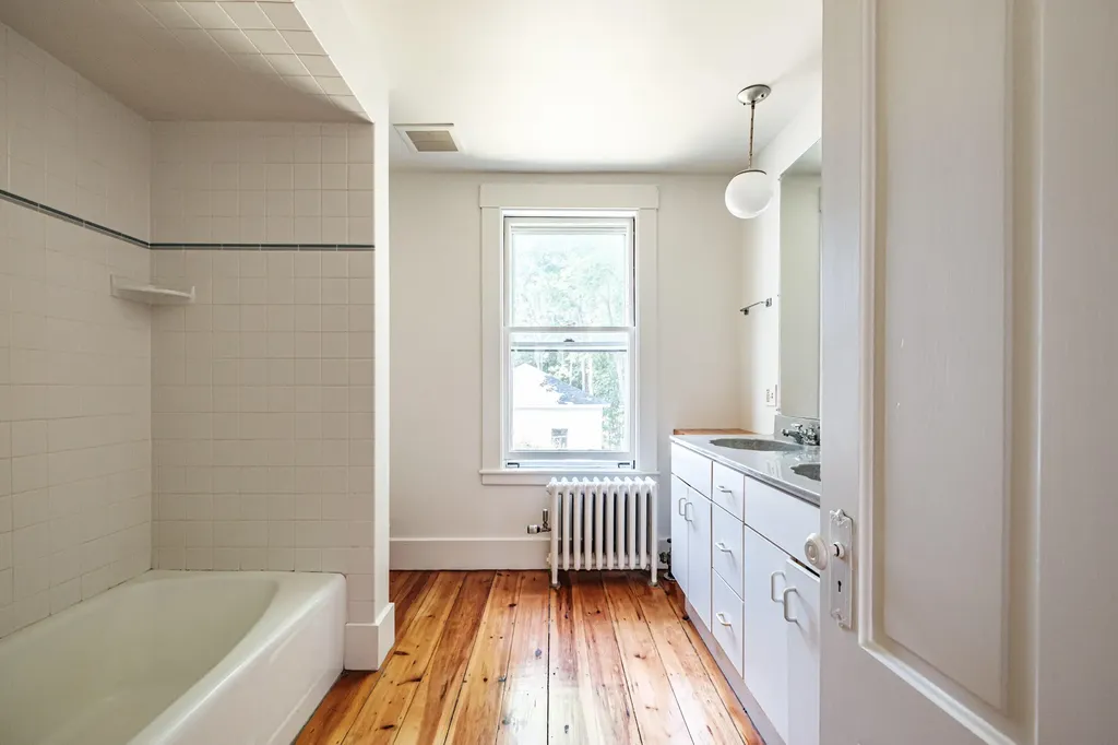 28 Glidden Street Newcastle ME 04553