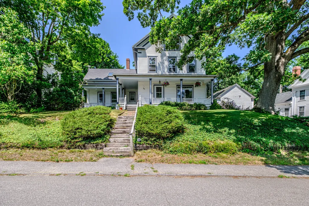 28 Glidden Street Newcastle ME 04553