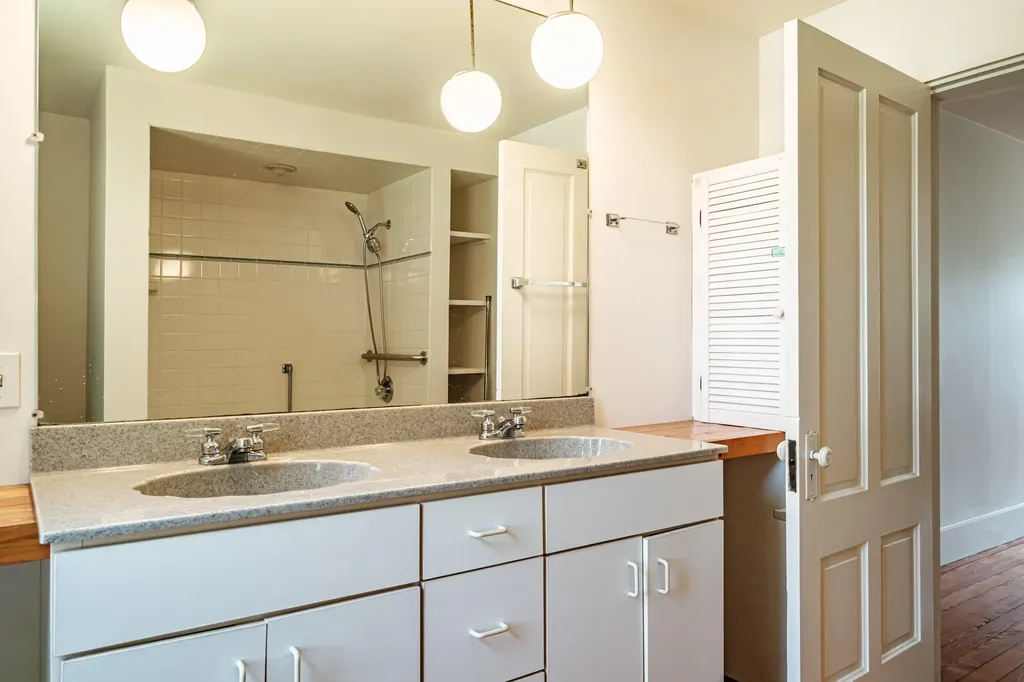 28 Glidden Street Newcastle ME 04553
