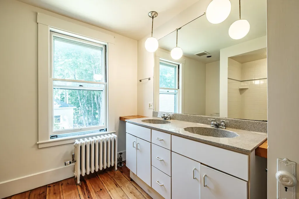 28 Glidden Street Newcastle ME 04553