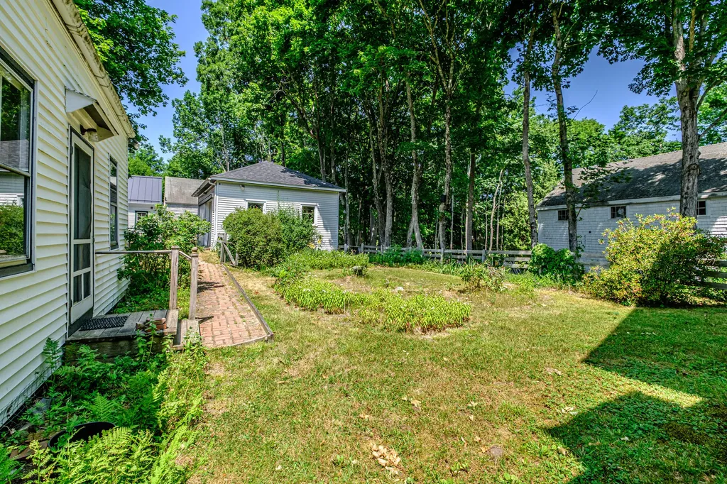 28 Glidden Street Newcastle ME 04553