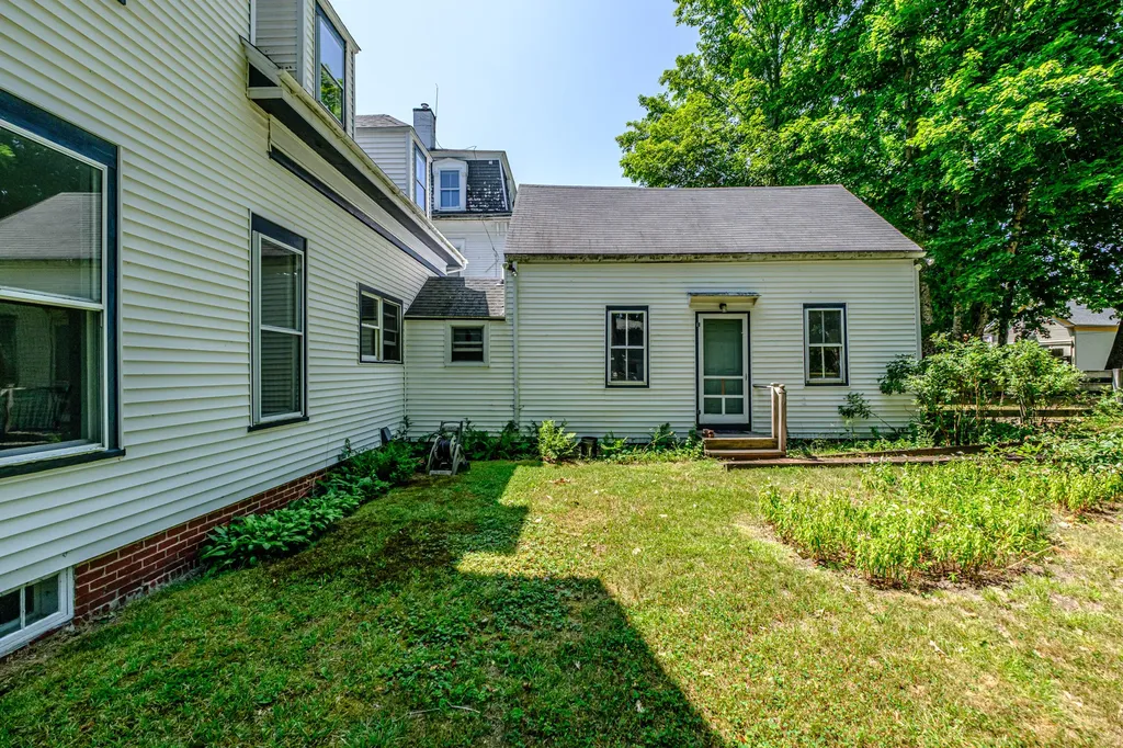 28 Glidden Street Newcastle ME 04553