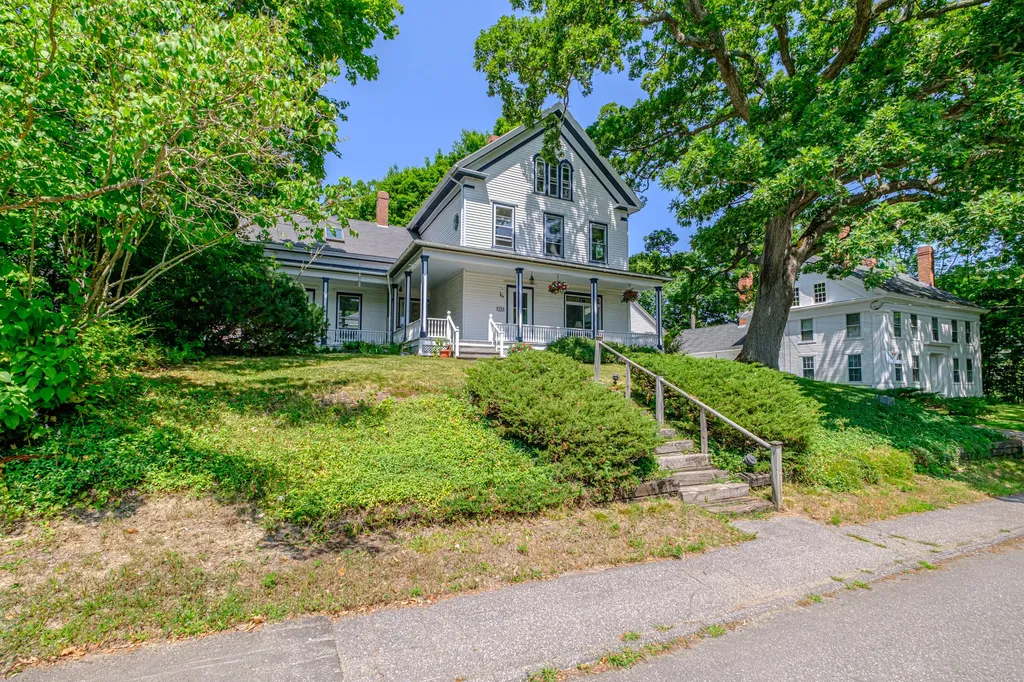 28 Glidden Street Newcastle ME 04553