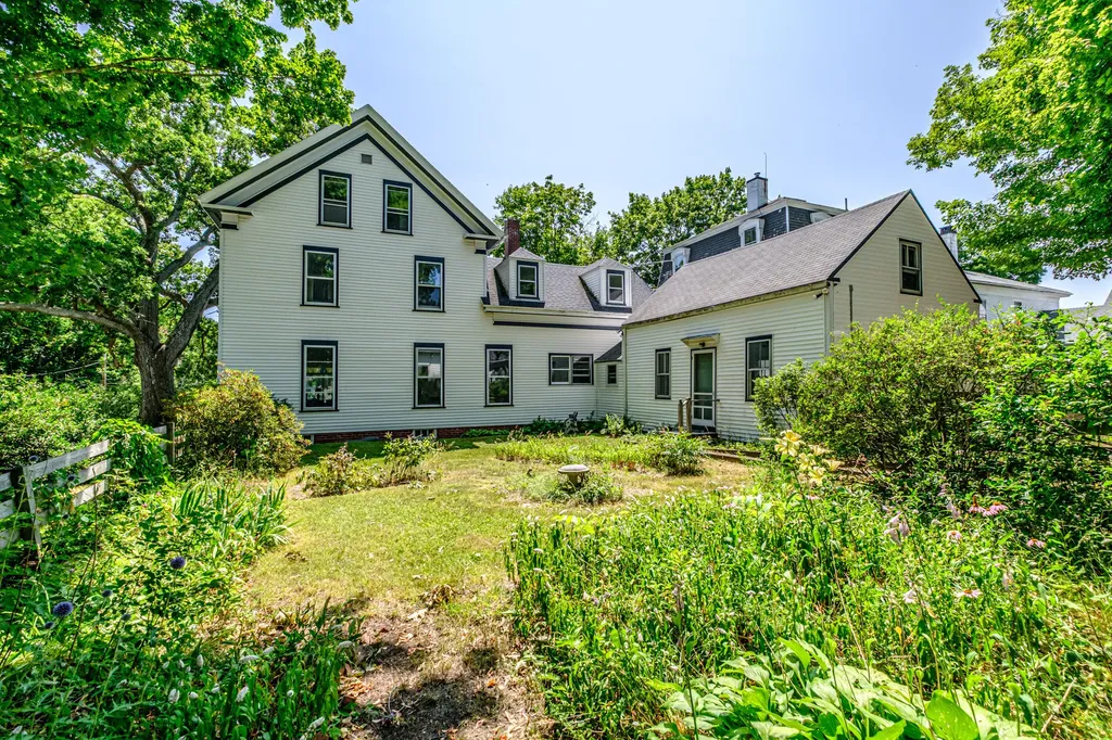 28 Glidden Street Newcastle ME 04553