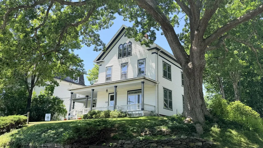 28 Glidden Street Newcastle ME 04553