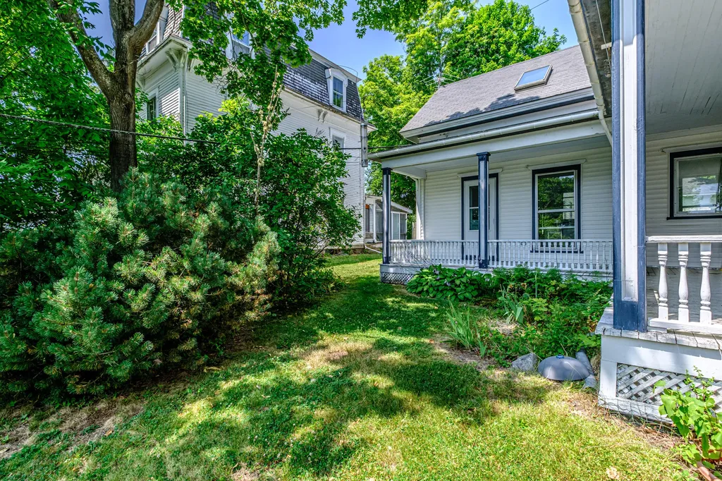 28 Glidden Street Newcastle ME 04553