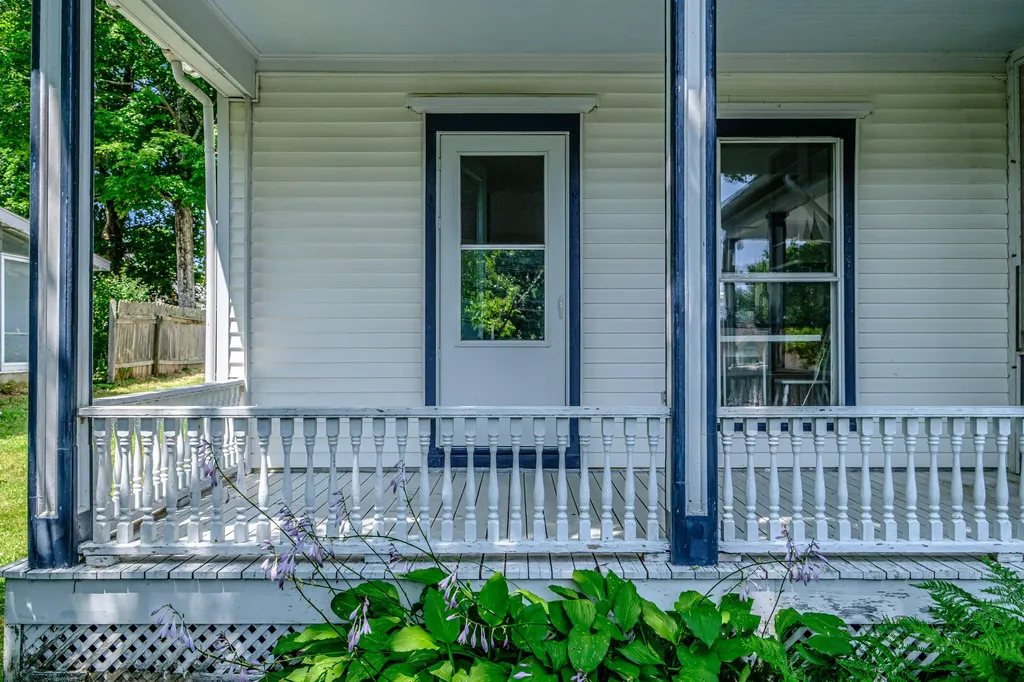 28 Glidden Street Newcastle ME 04553