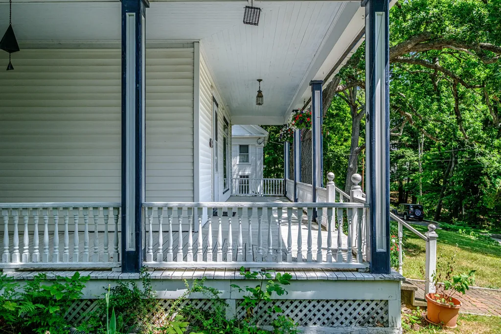 28 Glidden Street Newcastle ME 04553