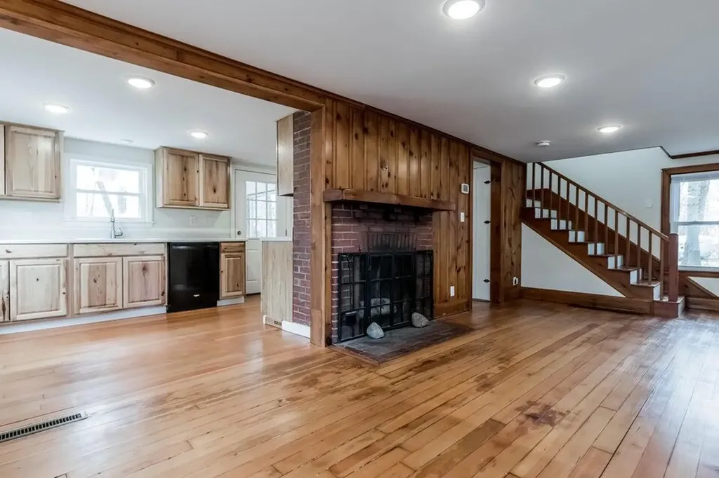 47 Anglers Road Windham ME 04062