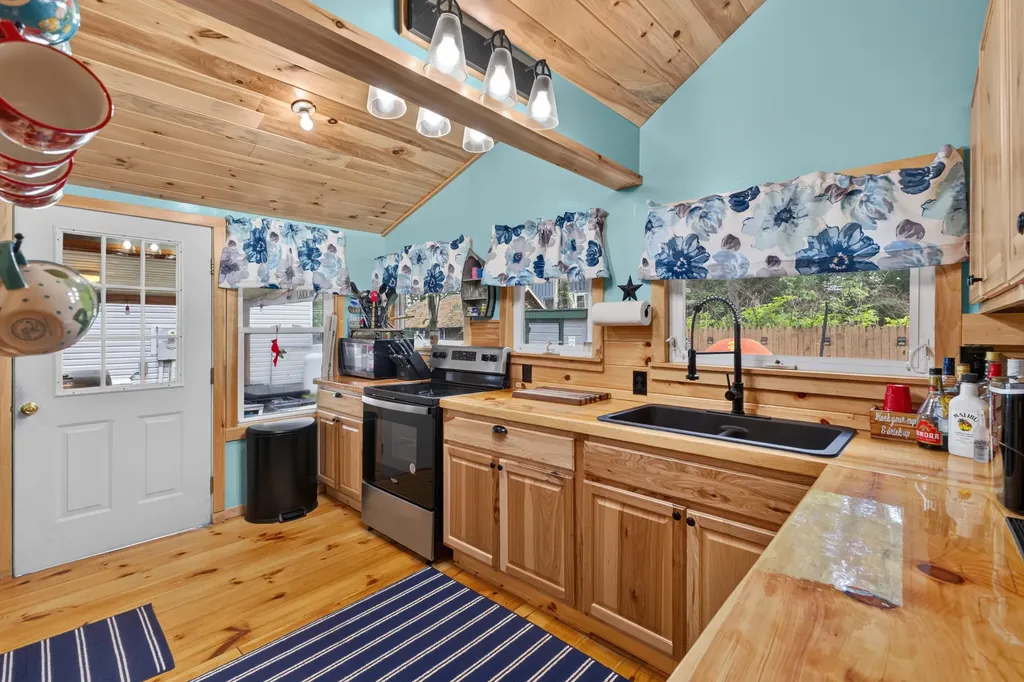13 Tall Pines Road Naples ME 04055