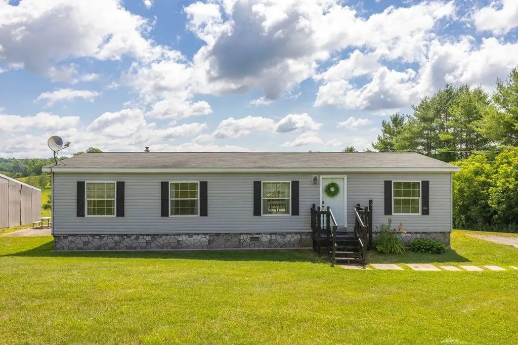 18 Riverside Terrace Sidney ME 04330