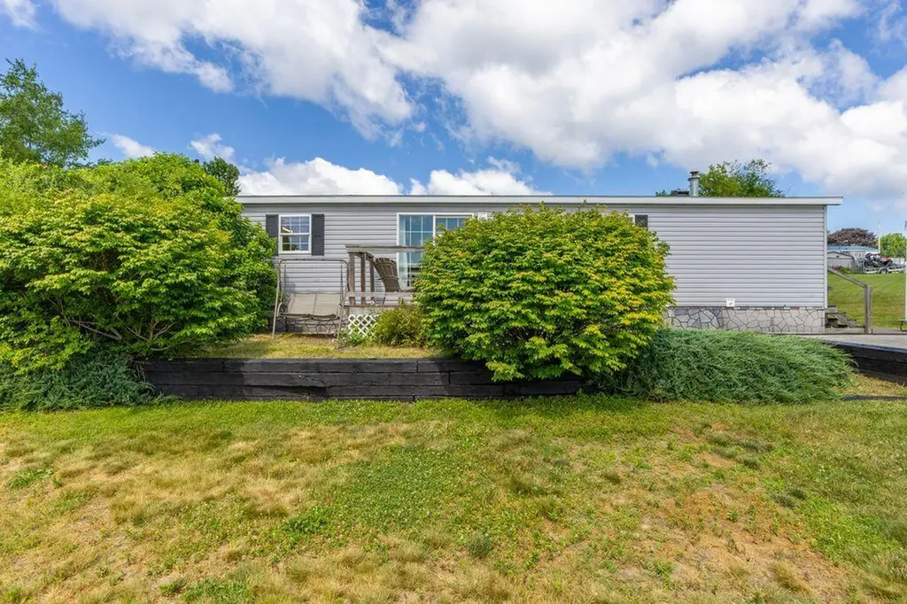 18 Riverside Terrace Sidney ME 04330